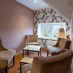 Le Refuge - 10 People, Charming Renovated Semesterbostad *