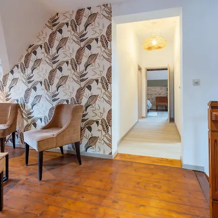Le Refuge - 10 People, Charming Renovated Manhay