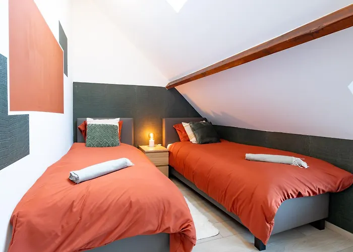 Le Refuge - 10 People, Charming Renovated Hébergement de vacances Manhay