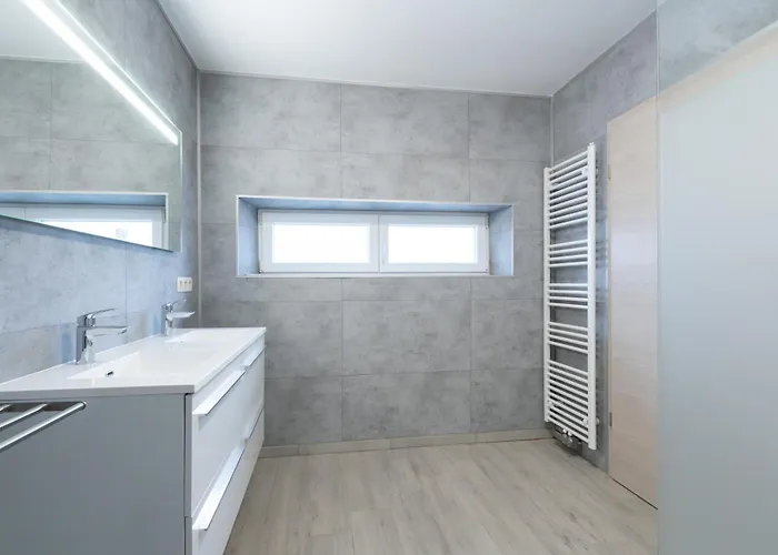 Le Refuge - 10 People, Charming Renovated Hébergement de vacances *